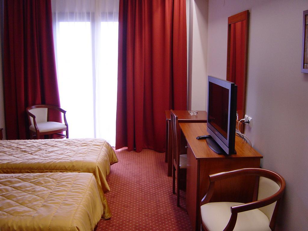 Achillio Hotel โคโมทินี ห้อง รูปภาพ