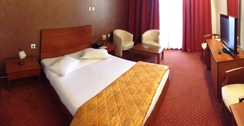 Achillio Hotel โคโมทินี ห้อง รูปภาพ