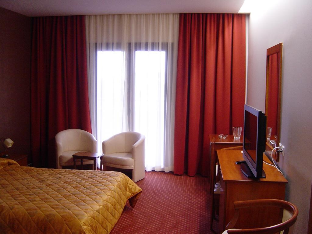Achillio Hotel โคโมทินี ห้อง รูปภาพ