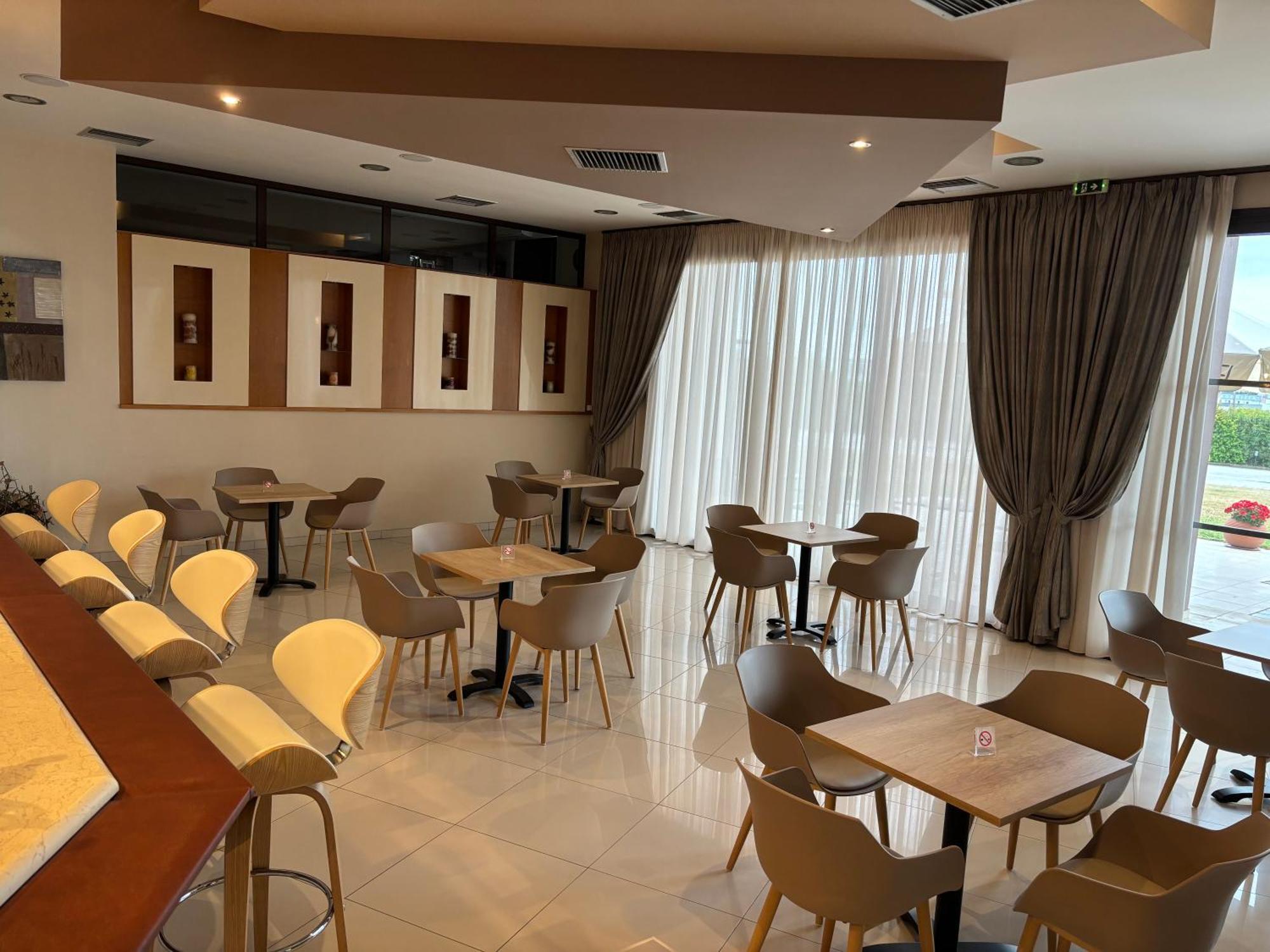 Achillio Hotel โคโมทินี ภายนอก รูปภาพ