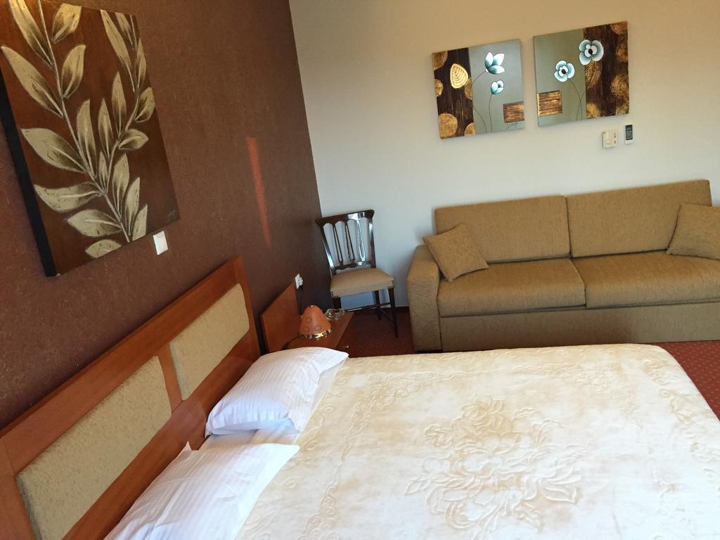 Achillio Hotel โคโมทินี ภายนอก รูปภาพ